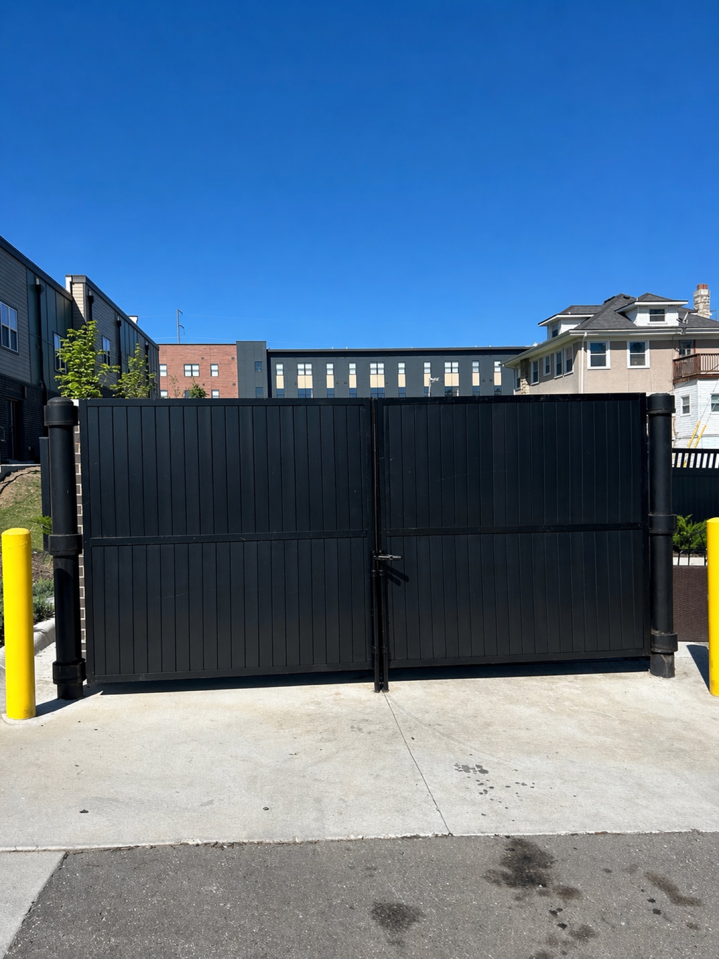 Commercial access gate